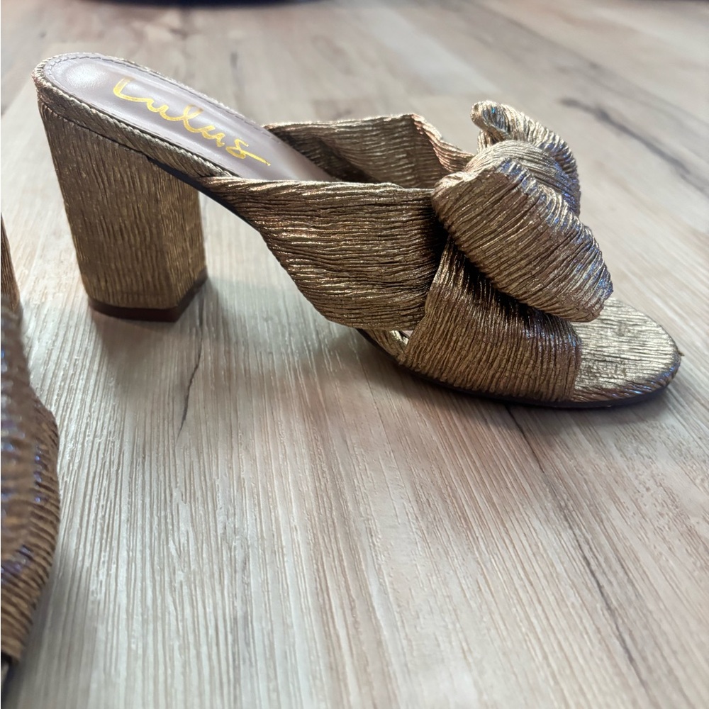 Gold Bow Women's Heels - Picture 4 of 7